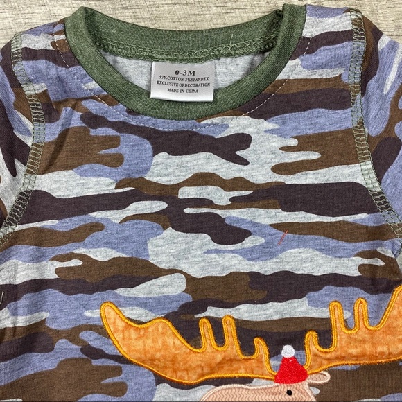 Baby boys Camouflage Moose Santa hat romper - Picture 3 of 3